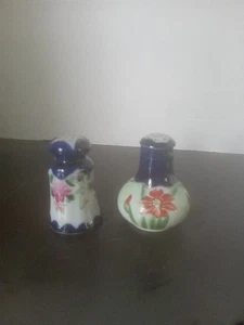 Vintage Handpainted Japan Porcelain Cobalt Blue Salt & Pepper Shakers 3" - Picture 1 of 5