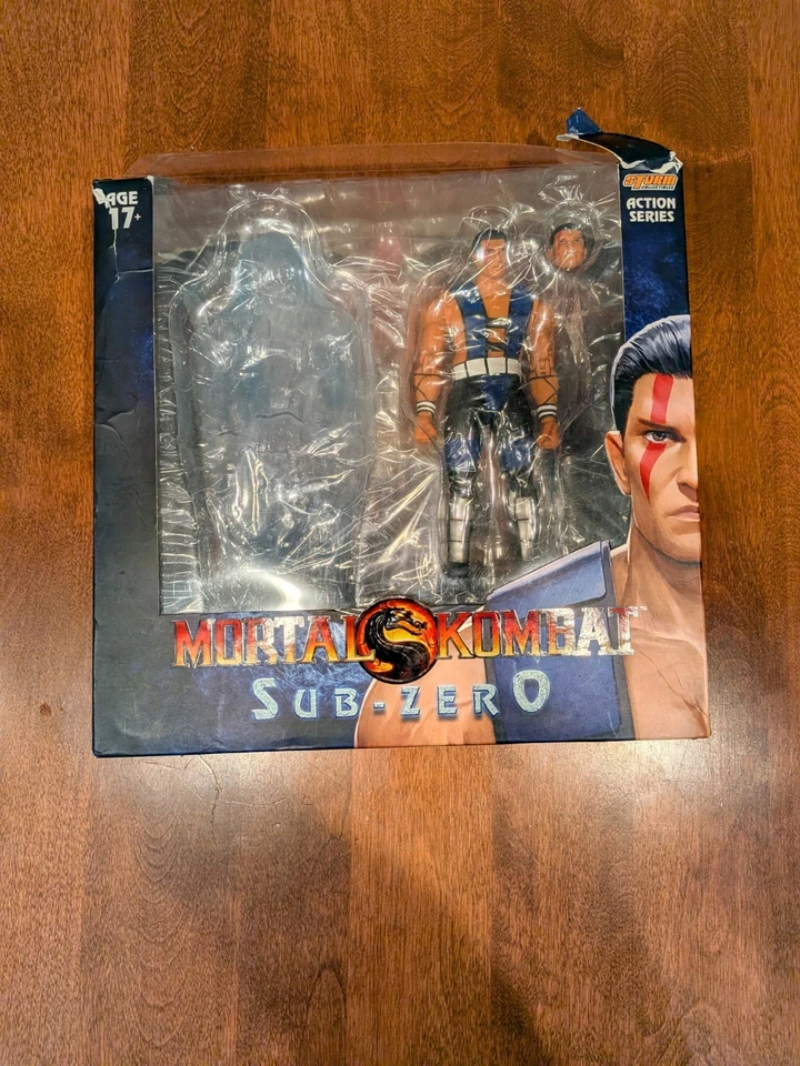 Figura de acción desenmascarada Storm Collectibles Mortal Kombat Sub-Zero Foto 1 de 4