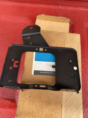 Soporte de faros de haz bajo lateral de paso genuino GM 16514364 91-96 Grand Prix. Foto 1 de 4