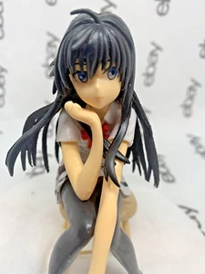 Estatua figura de anime japonés con medias de niña de escuela sentada de 5" de alto - Imagen 1 de 6