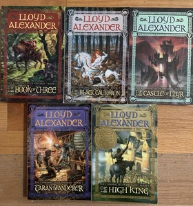 CHRONICLES OF PRYDAIN by Lloyd Alexander ~ Books 1-5 Matching Paperback ~ Age 7+ - Picture 1 of 8