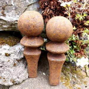 2 OLD VINTAGE CAST IRON WELDABLE GATE FENCE FINIALS GARDEN ART SALVAGE 1.2 KILOS - Picture 1 of 13