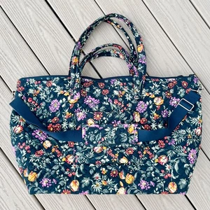 Vera Bradley Overnight Travel Tote Bag Fresh Cut Floral Green Quilted - Picture 1 of 13