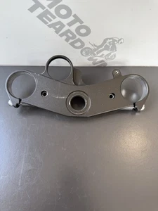 YAMAHA R6 Upper triple tree fork clamp top yoke Upper Clamp 2017-2022 Yzf R6 OEM - Picture 1 of 24