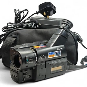 Sony Handycam CCD-TRV26E Camcorder Video8 XR 220x NightShot Camera, Charger, Bag - Picture 1 of 10