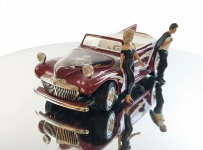 '48 Ford De Luxe Convertibile Final Version "Grease" 1:18 RC2-ERTL + Figure  - Immagine 1 di 4