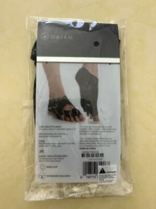 Gaiam Grippy Studio Yoga Socks for Extra Grip in Standard or Hot Yoga, Barre - Picture 1 of 2