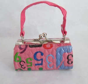 Cartera rosa con estampado de números se adapta a muñecas chicas americanas de 18 - Imagen 1 de 1