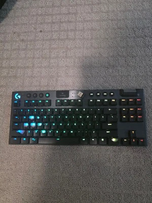 Teclado para juegos Logitech G915 TKL Tenkeyless Lightspeed - Carbono Inglés Táctil Foto 1 de 4