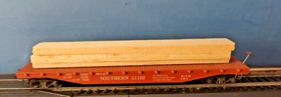 HO scale Southern  Flat car no 51102 with wooden beam load - Image 1 of 3