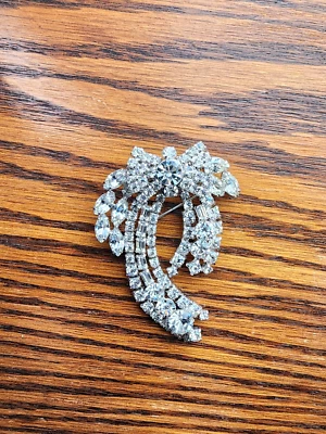 DESIGNER MARKED KRAMER OF NY "COMET" STYLE VINTAGE CLEAR RHINESTONE JEWELRY PIN! - Image 1 of 4