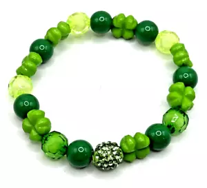 Festive St. Patrick's Day Shamrock Stretch Bracelet Green Acrylic Beads 7" - Picture 1 of 3