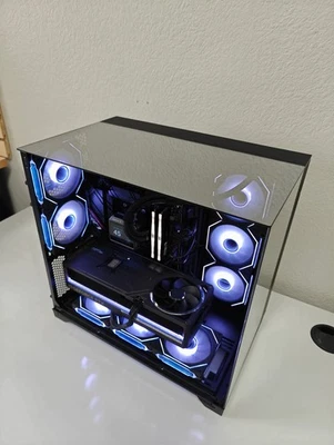 PC para juegos personalizada - AMD Ryzen 7 7800X3D, 64 GB de RAM, Asus RTX 5080 Astral, 4 TB NVMe Foto 1 de 3