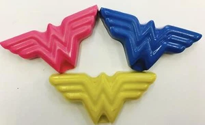 20 Sets of 3 Wonder Woman Crayons Party Favors Super Hero Birthday Fillers - Picture 1 of 2