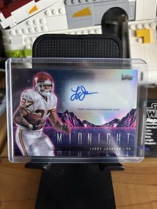 Fútbol americano medianoche Topps 2024 Larry Johnson Horizon Signatures - Imagen 1 de 2