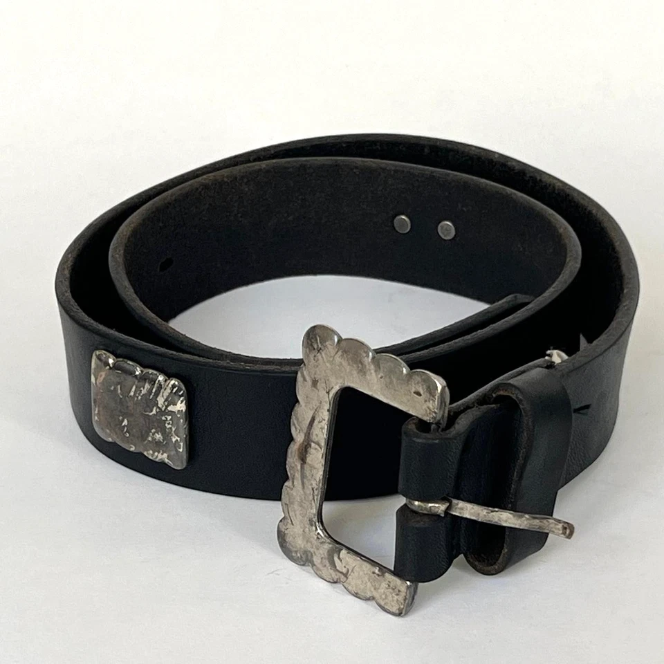 Cinturón de cuero vintage para hombre Levi's concho negro hecho en Italia cintura 27,5 - 31,5 pulgadas Foto 1 de 4