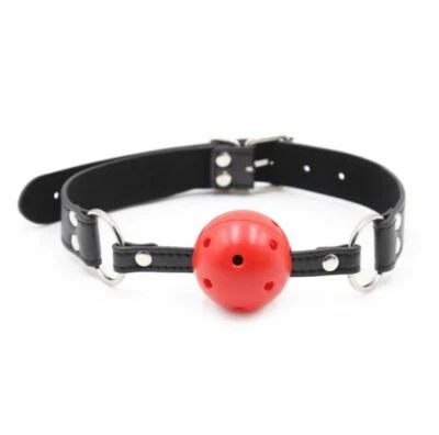 Mordaza de bola transpirable de cuero sintético rojo - arnés de esclavitud de juego de rol esclavo juguete Foto 1 de 3