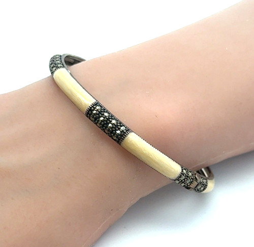 OFF WHITE Bracciale Vintage Argento Sterling 925 Smalto Bianco Off Marcasite Accento Cerniera