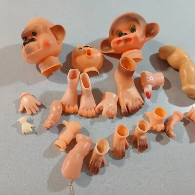 LOTE DE 18 MUÑECAS DE GOMA PLÁSTICA DE COLECCIÓN, CARAS DE CABEZAS, MANOS, PIEZAS DE PIES O LY Foto 1 de 4