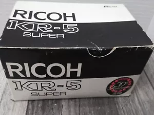 NUOVA fotocamera pellicola Ricoh KR-5 SUPER 35mm CORPO/NUOVA VECCHIO MAGAZZINO - Foto 1 di 9