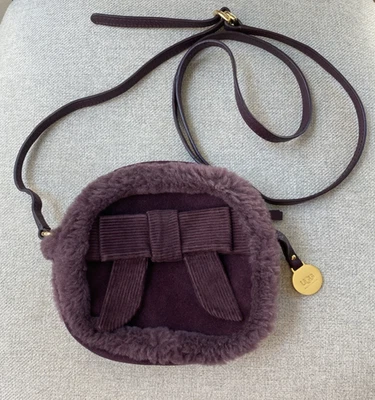 UGG Bailey Bow Mini Bolso Bandolera Cartera Mujer Pequeño Púrpura Piel de Oveja Gamuza Foto 1 de 4