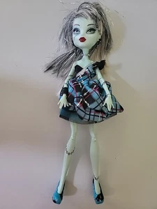 Bambola Monster High FRANKIE STEIN Sweet 1600 con vestito 2008 - Foto 1 di 9