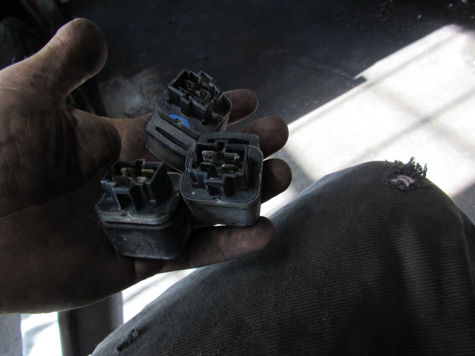 1982 yamaha xz550 vision electric relays - Image 1 of 1