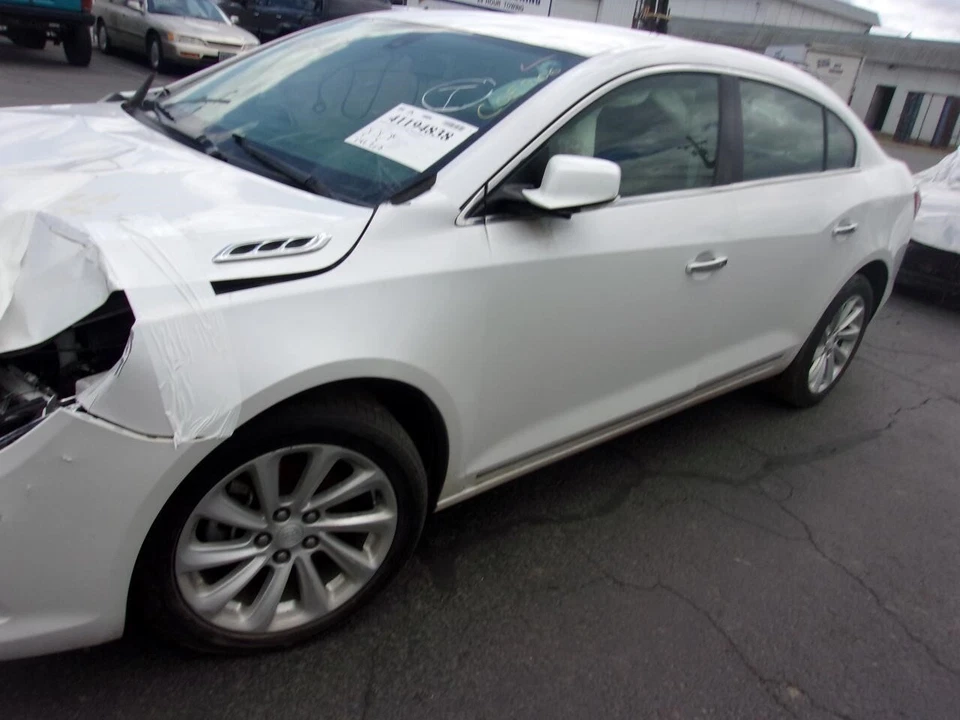 Used Fuel Injection Air Flow Meter fits: 2015 Buick Lacrosse  Grade A — 第 1/4 张图片