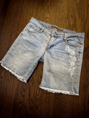 Pantalones Cortos Joe’s Jeans Niñas 14 Denim Bordados Corte Foto 1 de 4