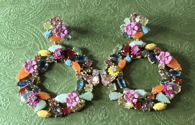 J.Crew Crystal Floral Wreath Earrings Multi-Color Light Gold Brass WORN ONCE Foto 1 de 4