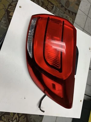 Luz trasera lateral para pasajero Kia Sportage 2014-2015-2016 OEM Foto 1 de 4