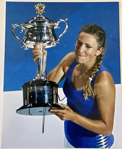 Victoria Azarenka autographed 8 X 10 photo ( Photo Proof) - Picture 1 of 4