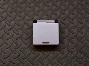 Carcasa de repuesto para Game Boy Advance SP blanca + negra con lente de pantalla - Imagen 1 de 3