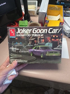 AMT Joker Goon Coche Batman Sellado de Fábrica 1:25 Modelo Kit 1977 Dodge Monaco #6826 Foto 1 de 4