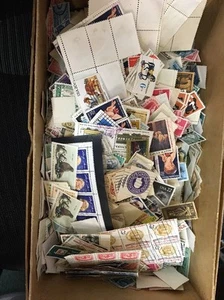 Carta usata fuori carta. Stati Uniti Miscela. Oltre 5000 francobolli. Un assortimento molto bello. - Foto 1 di 1