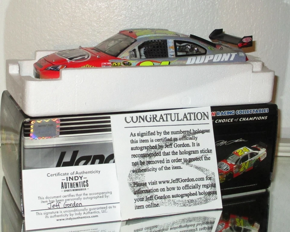 Jeff Gordon #24 Dupont 2010 autografiado flashcoat auto plateado #1308/1323 con certificado de autenticidad Foto 1 de 4