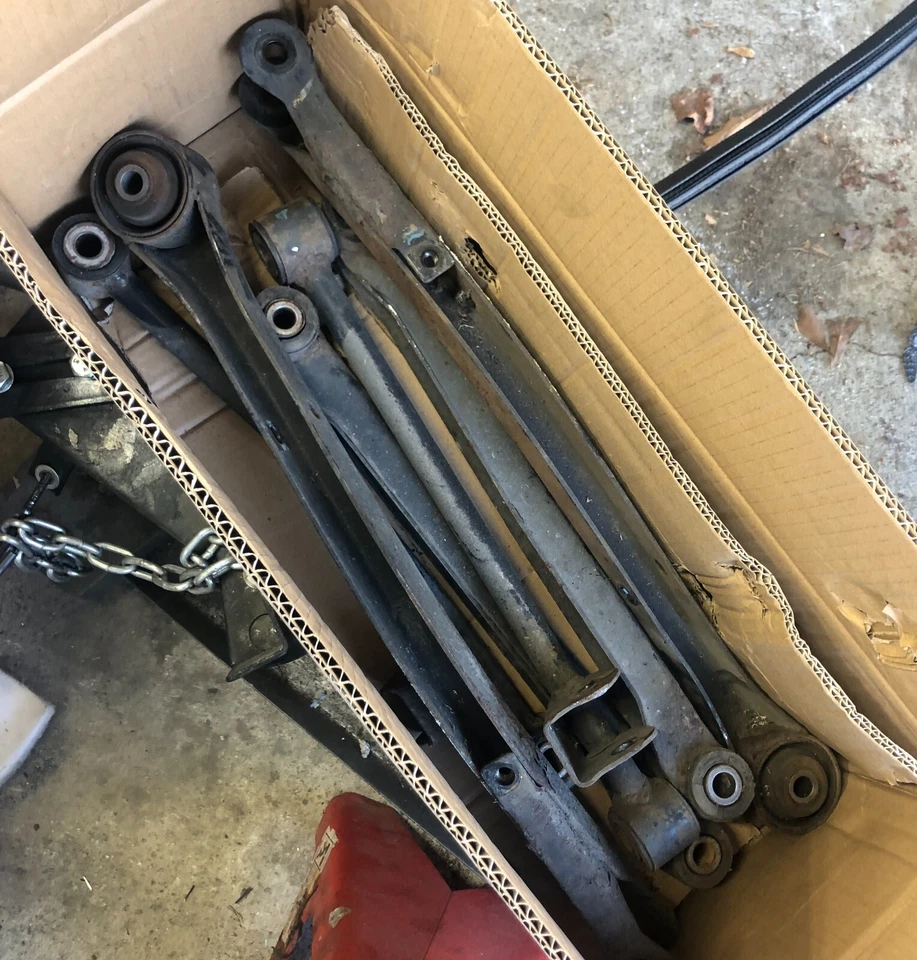 Комплект задних продольных рычагов для спортивного универсала 2002 Subaru Impreza Outback от оригинального производителя б/у - Изображение 1 из 1