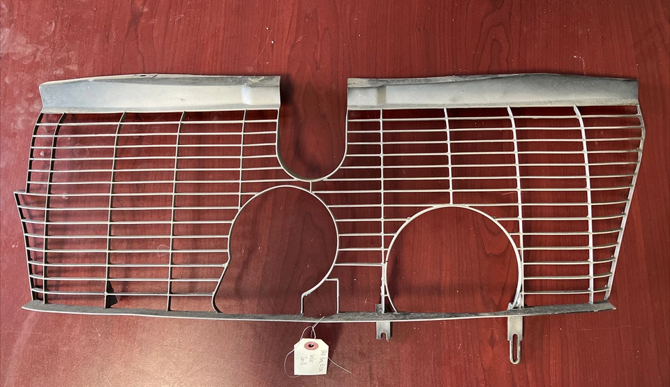 Cobertura de ventilador dianteiro 1998 Mercedes Benz E320 2105030101 - Imagem 1 de 4