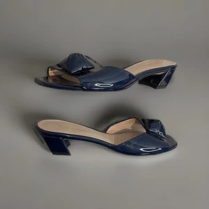 Vintage Stuart Weitzman Bow Navy Patent Leather Kitten Heels Sandals 9.5 $475 - Picture 1 of 12