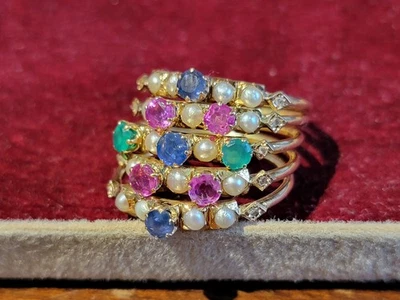 Anillo multibanda de oro 14k, rubí, zafiro, esmeralda, perla, diamantes 8,25 Foto 1 de 4