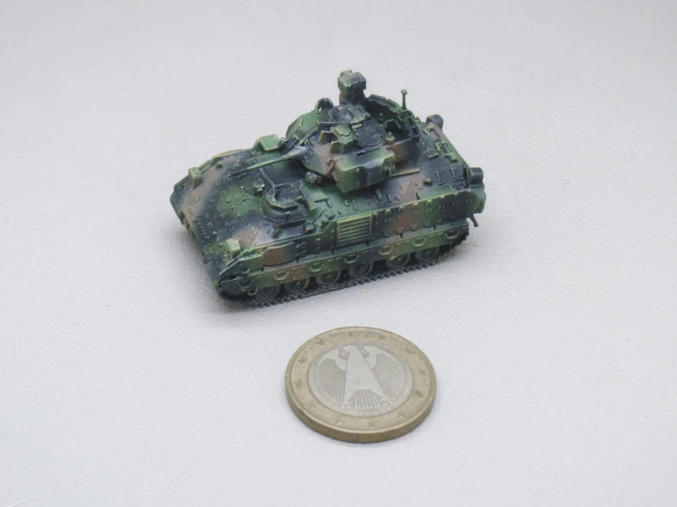 Carros de caballería Bradley M3A3 1/144 EE. UU. Foto 1 de 1