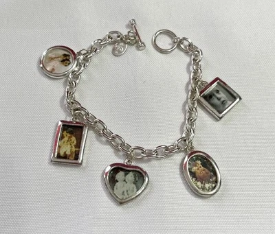 Pulsera con dije fotográfico personalizable tono plata Premier Designs Foto 1 de 4