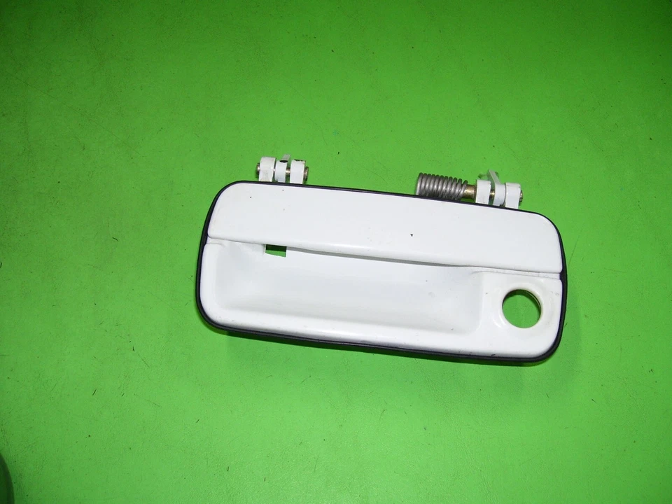 98 Pontiac Grand Am Left Front Exterior DOOR HANDLE White - Image 1 of 1