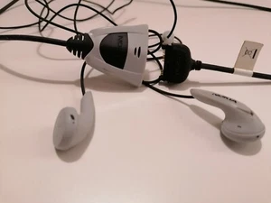 Nokia HDS-3 Silver/Black In-Ear Only Headsets - Photo 1 sur 4