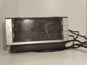 Vintage "J.C.Penney"- AM/FM Dual Alarm Clock Radio/model#680-3795 (D2) - Picture 1 of 4