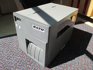 SATO CL408E Direct Thermal Transfer Barcode Label Stampanti Parallel REWINDER - Photo 1/1