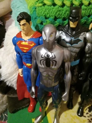 Três pelo preço de um. Marvel Legends. Superman Spiderman Batman. Lote de 3 - Imagem 1 de 2