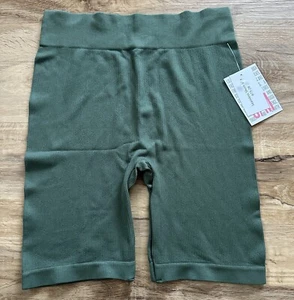 NEW RELEASE Lularoe Size Small S Medium M Seamless Shorts Green Ribbed Nwt - Picture 1 of 5