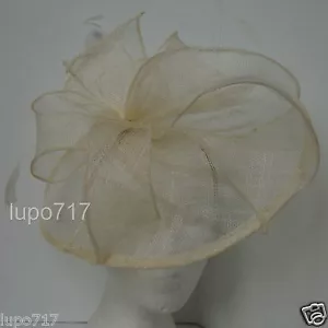CREAM HAT SINAMAY FEATHERS FASCINATOR WEDDING ASCOT RACE HEN PARTY LADIES DAY - Picture 1 of 11