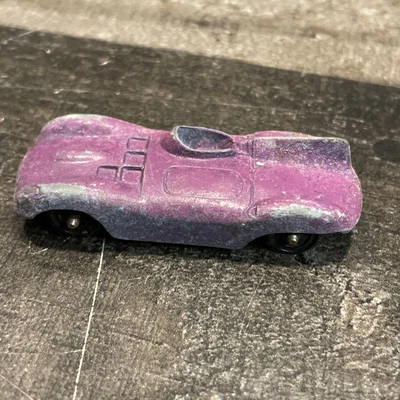 Coche deportivo Jaguar tipo D 1955 Tootsie Toy vintage púrpura Foto 1 de 4